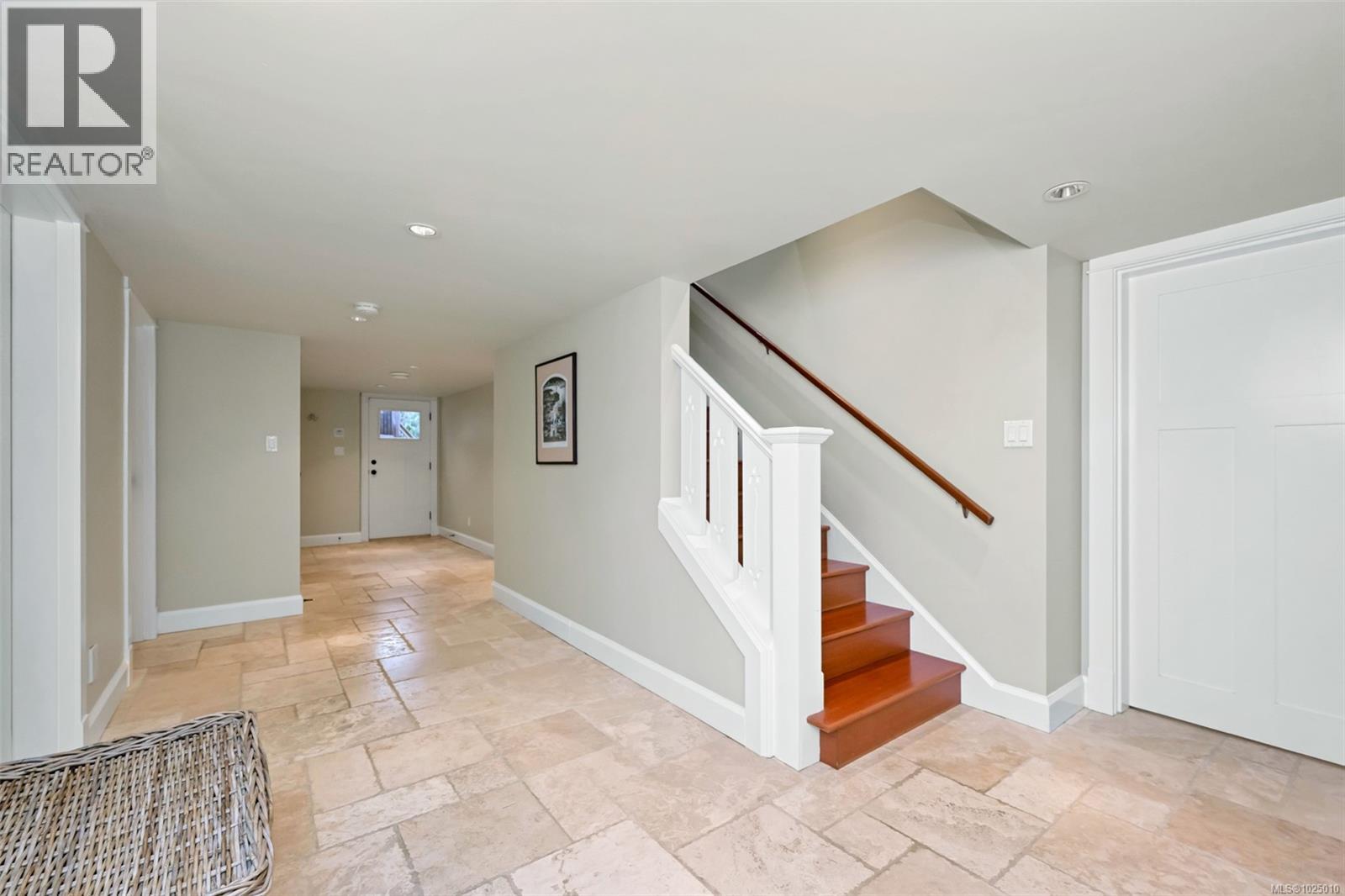 2753 Cavendish Ave, Oak Bay