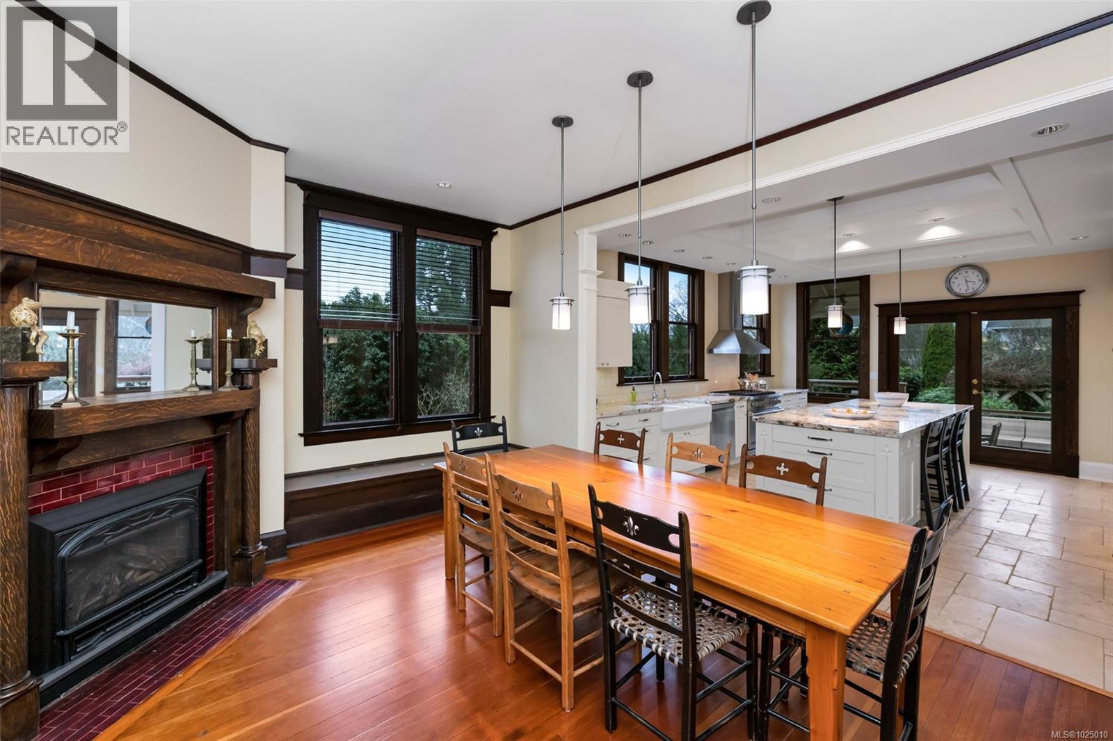 2753 Cavendish Ave, Oak Bay