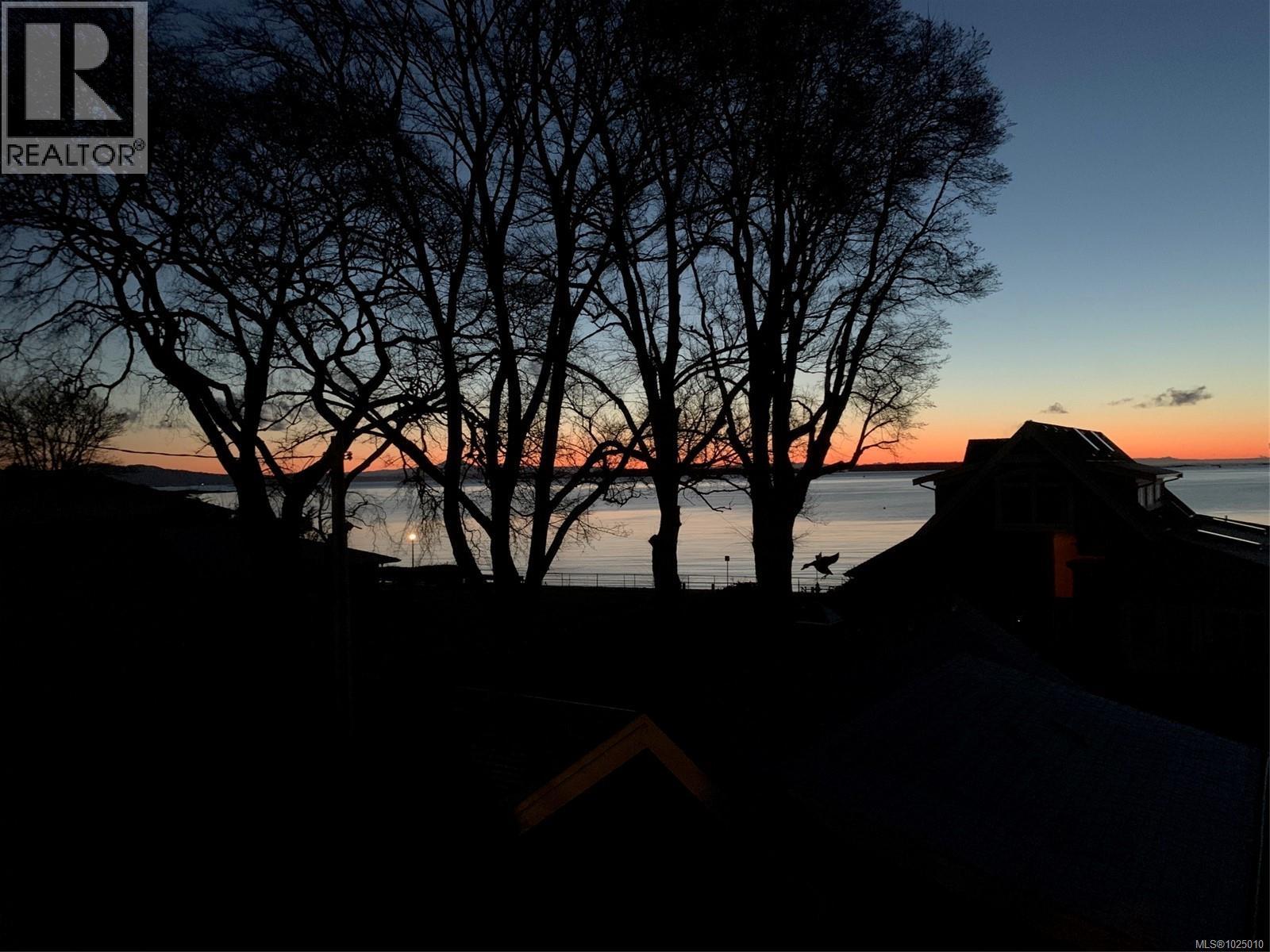 2753 Cavendish Ave, Oak Bay