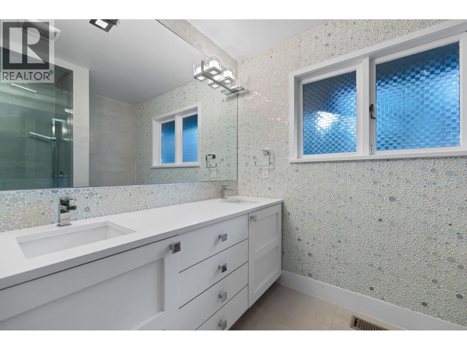 4411 STONE CRESCENT, West Vancouver