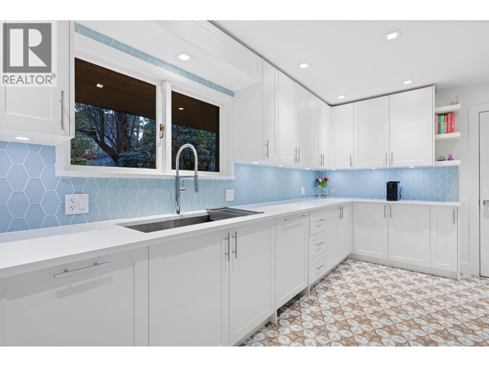 4411 STONE CRESCENT, West Vancouver