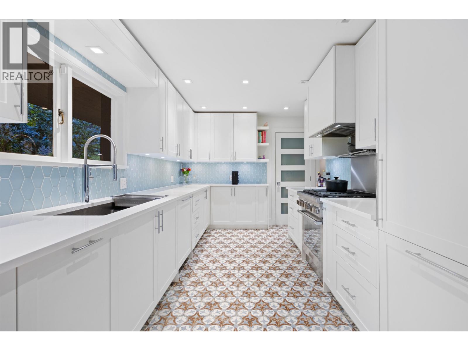 4411 STONE CRESCENT, West Vancouver