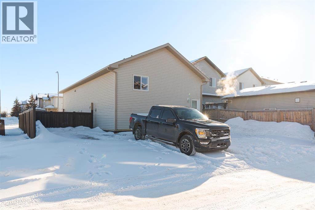 100 Honeysuckle Way, Fort McMurray