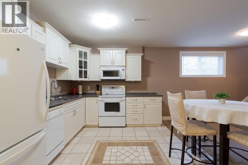 100 Honeysuckle Way, Fort McMurray