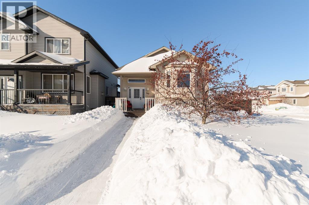 100 Honeysuckle Way, Fort McMurray