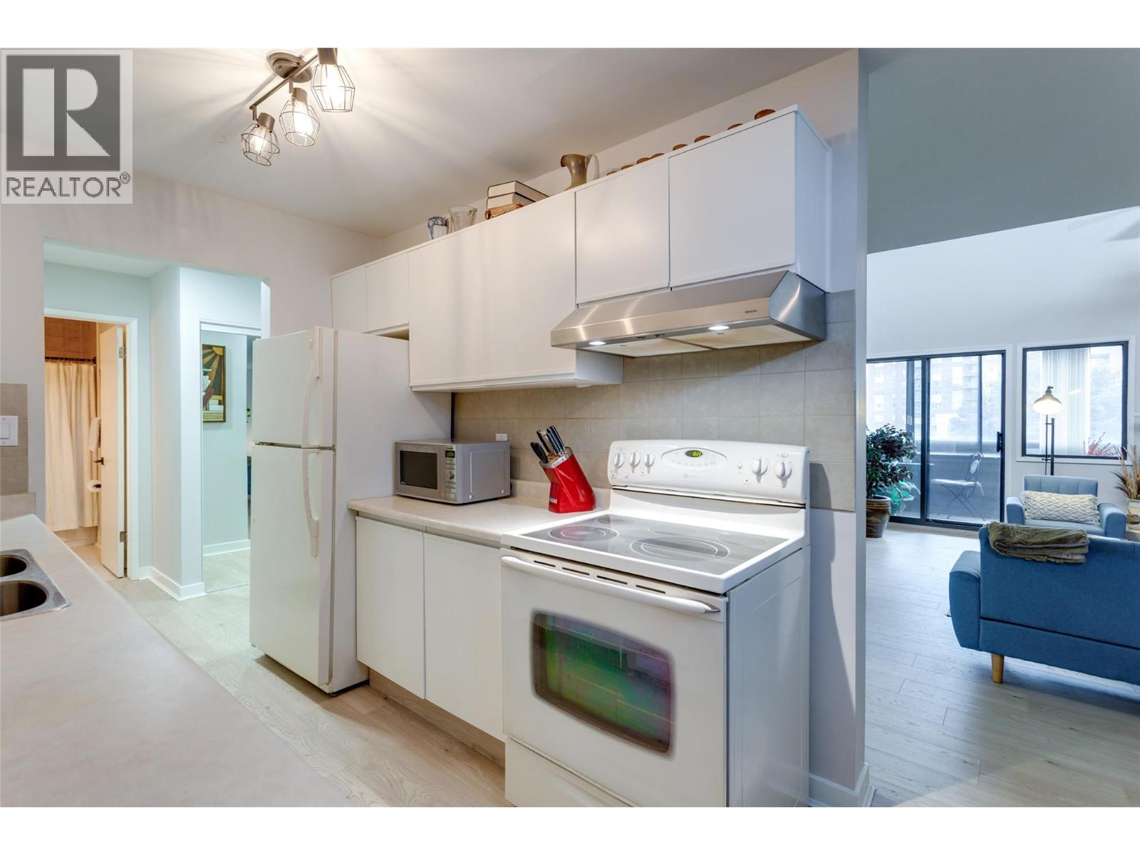 305 1056 Bernard Avenue, Kelowna