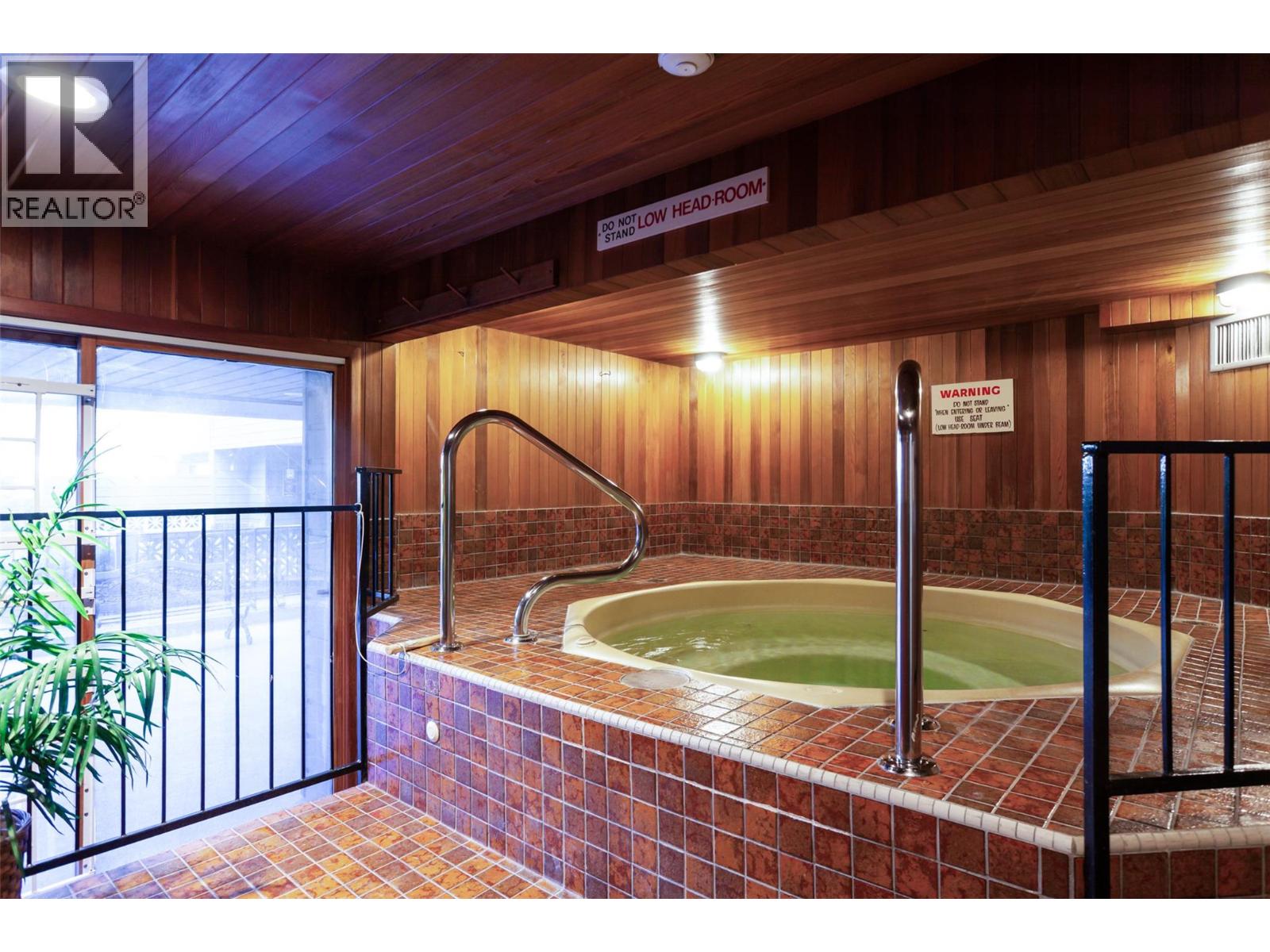 305 1056 Bernard Avenue, Kelowna