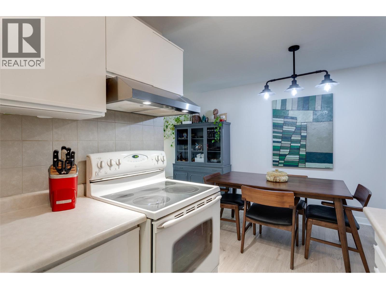 305 1056 Bernard Avenue, Kelowna