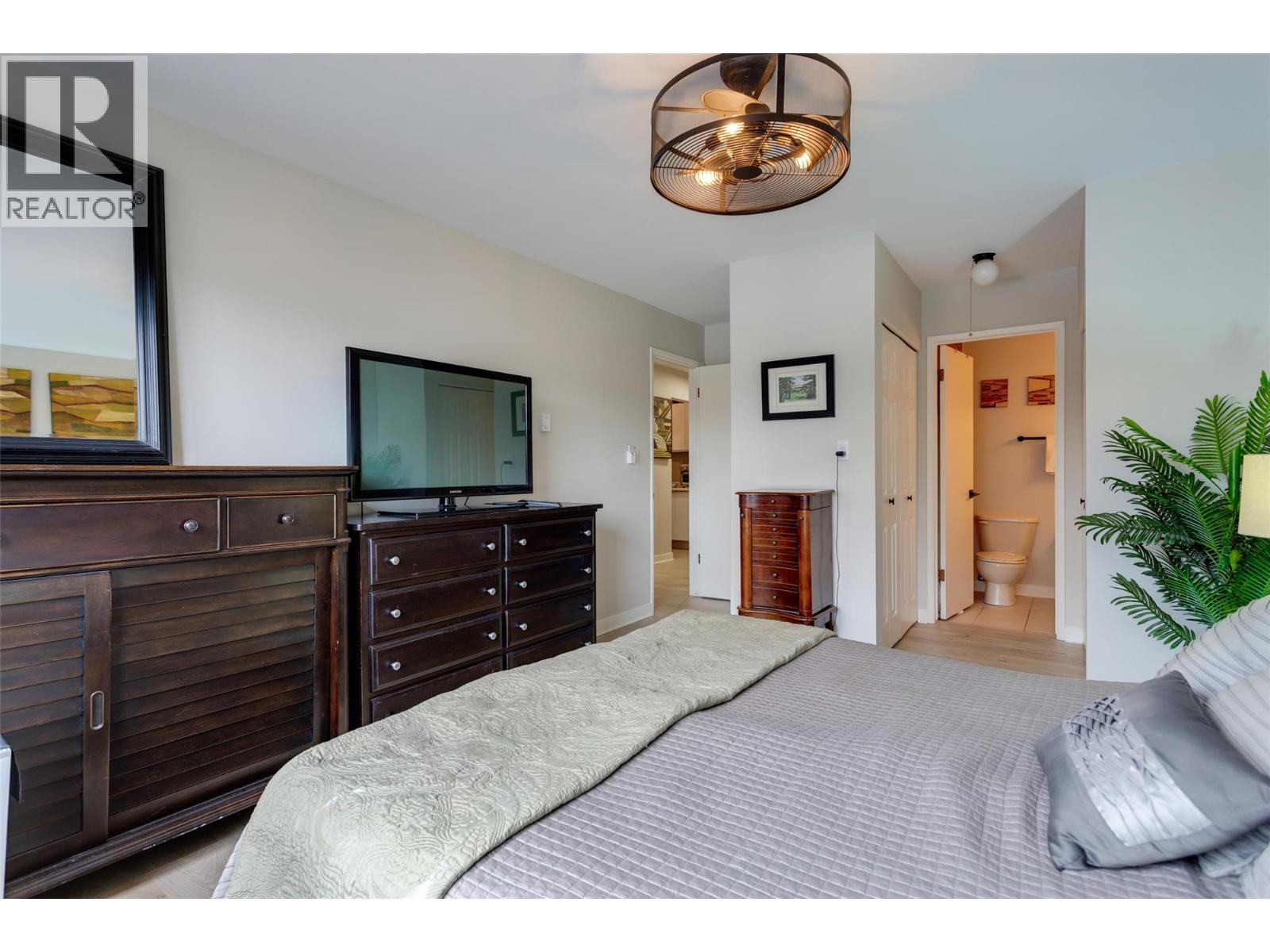 305 1056 Bernard Avenue, Kelowna