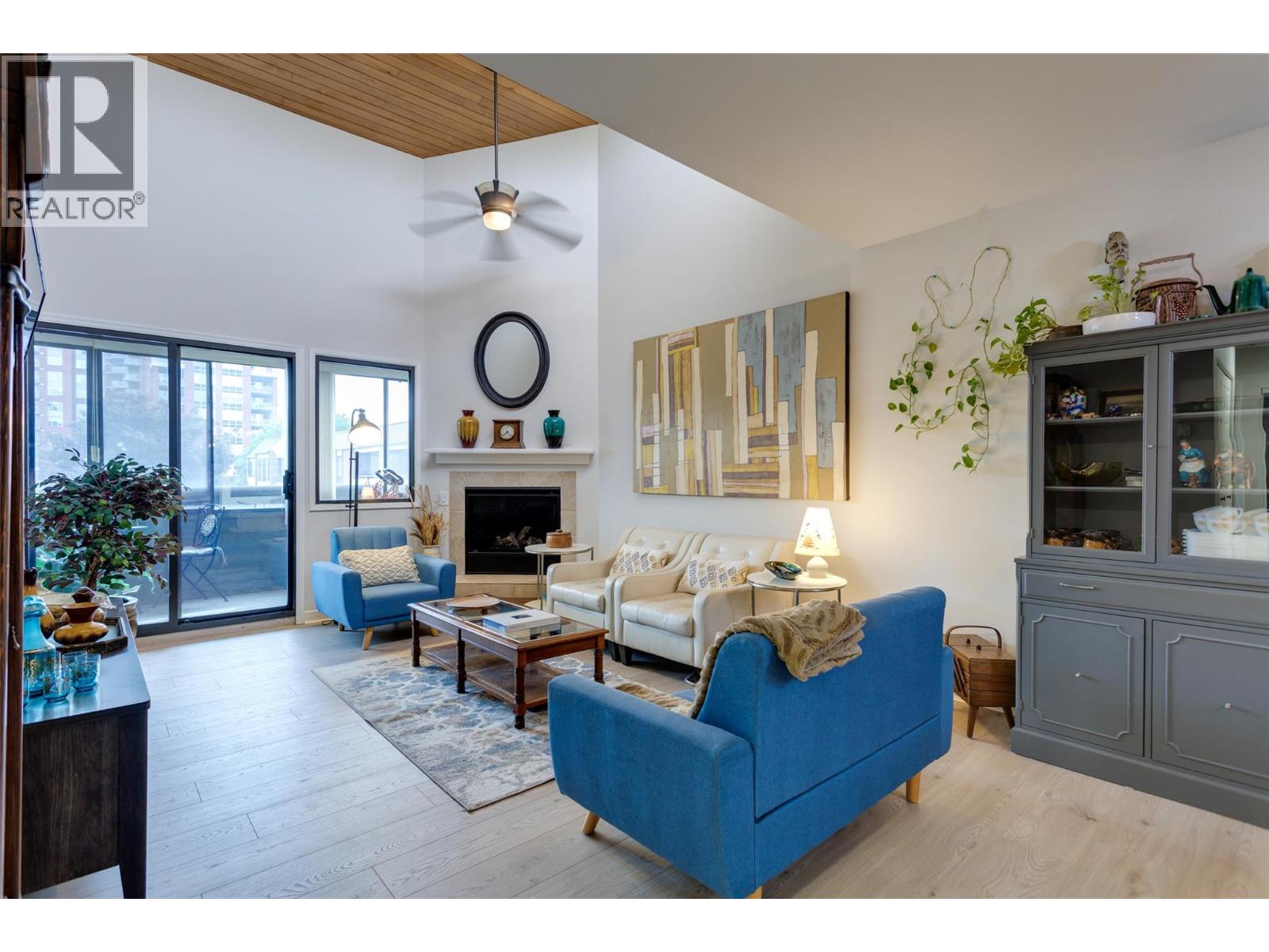 305 1056 Bernard Avenue, Kelowna