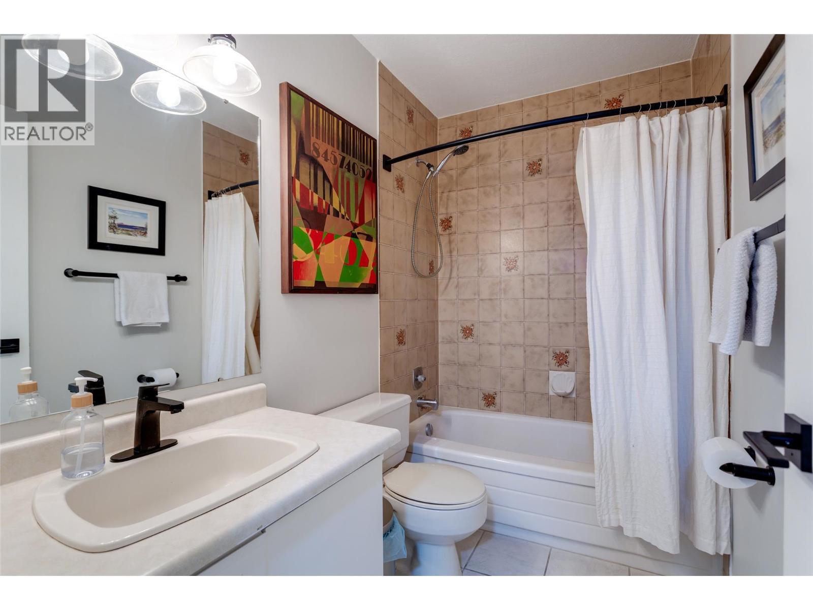 305 1056 Bernard Avenue, Kelowna