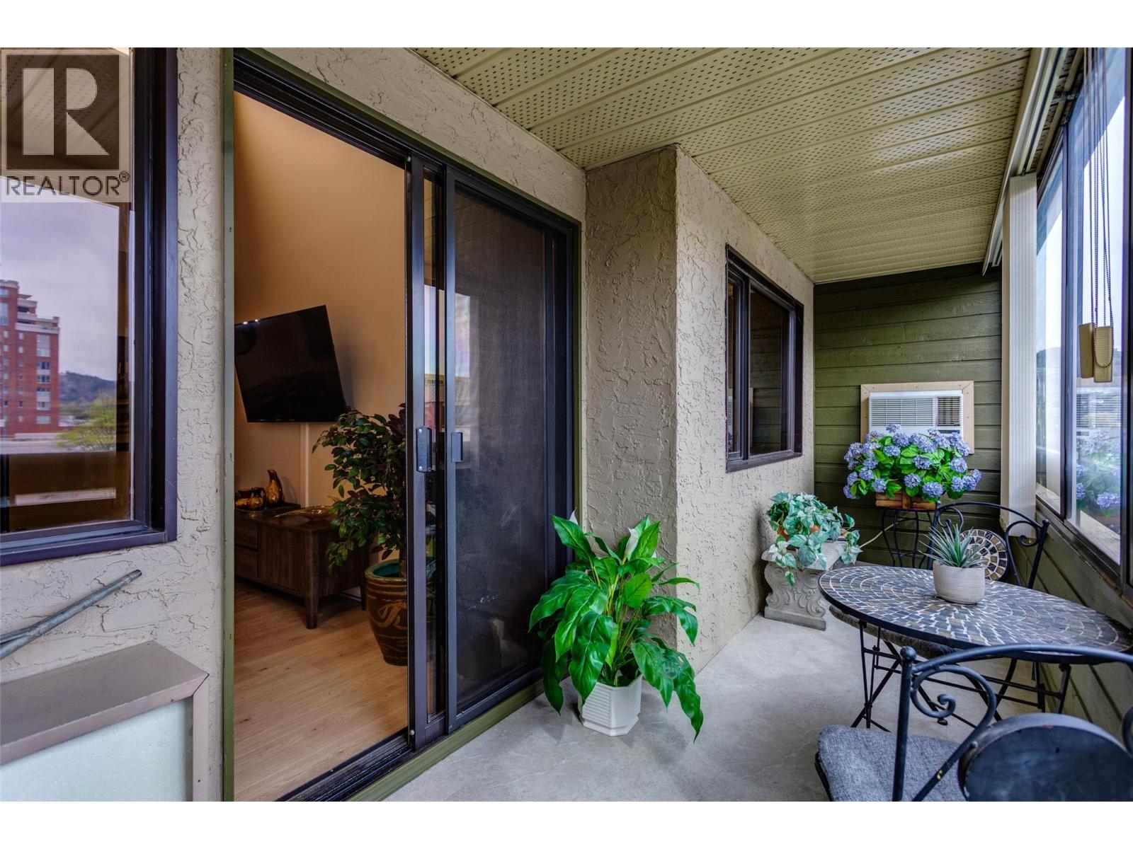 305 1056 Bernard Avenue, Kelowna