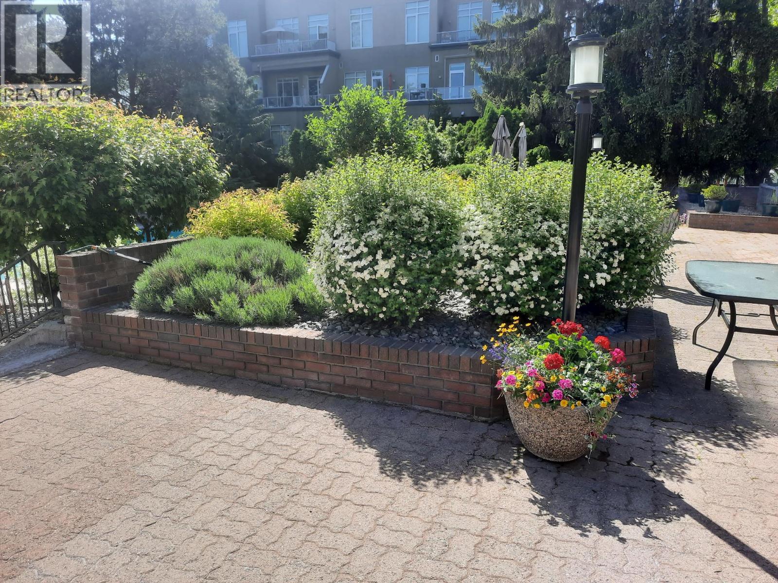 305 1056 Bernard Avenue, Kelowna