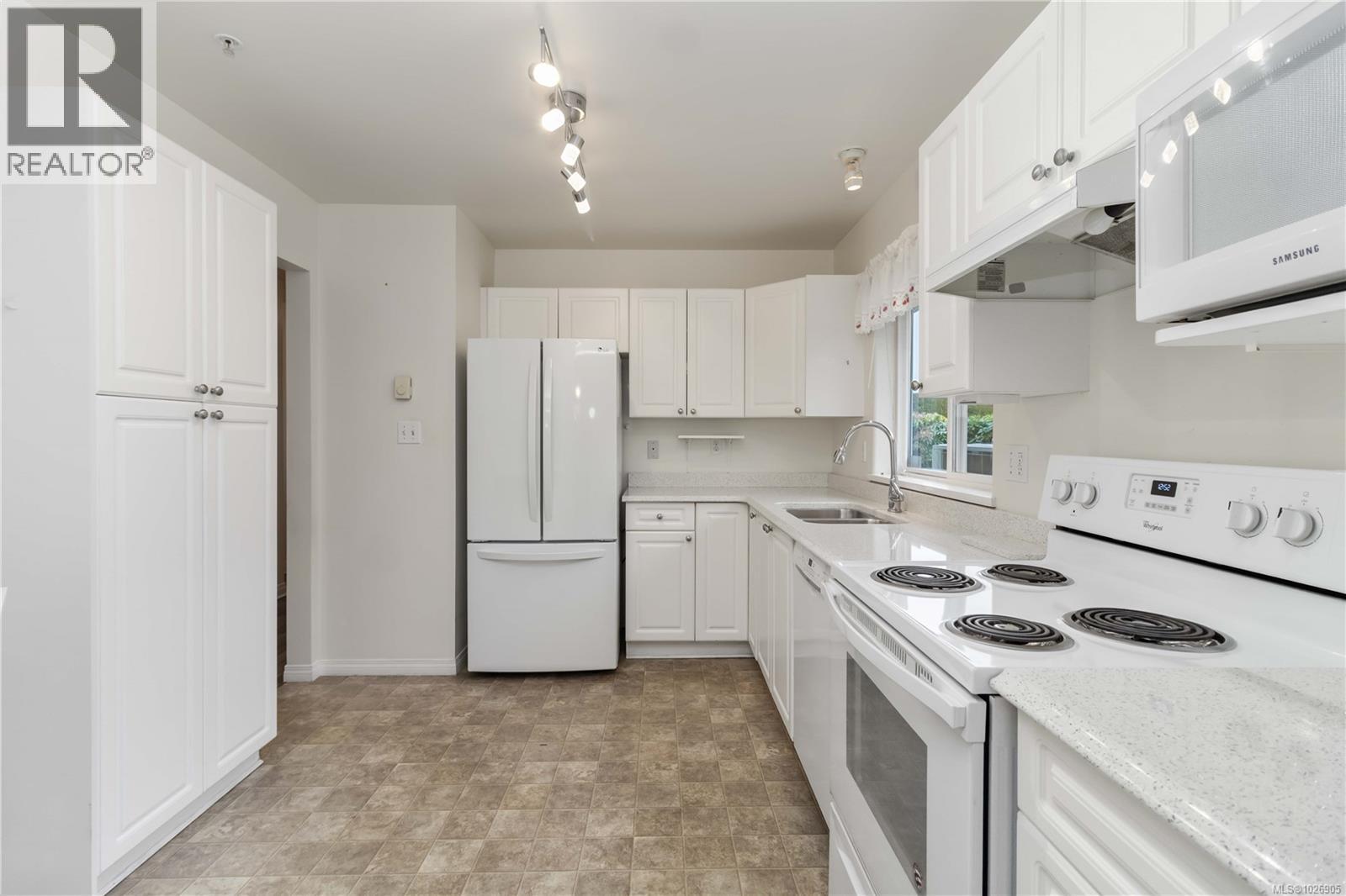 10 126 Hallowell Road, View Royal