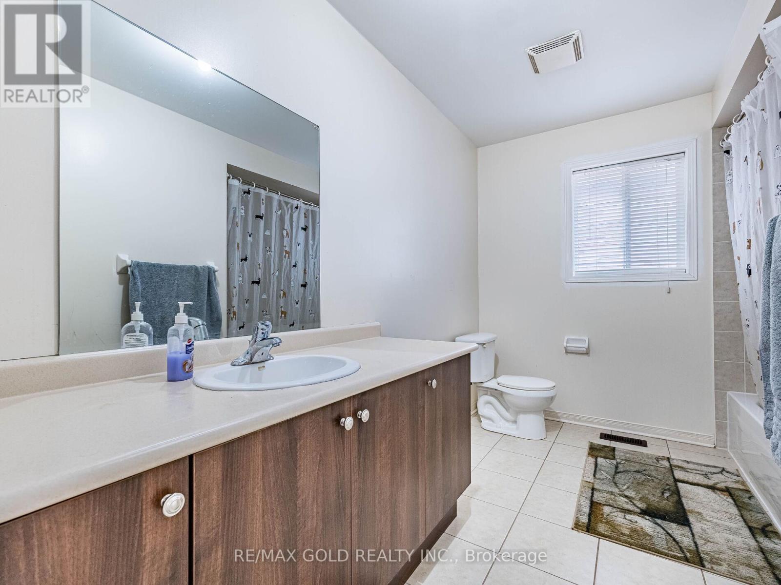 18 TRAVIS CRESCENT - 26