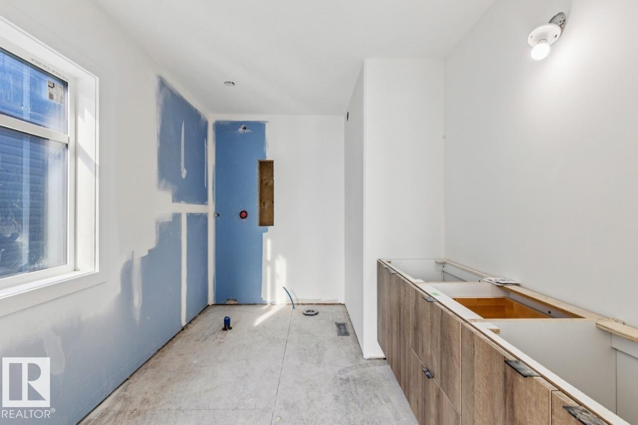 7928 97 AV NW NW - 13