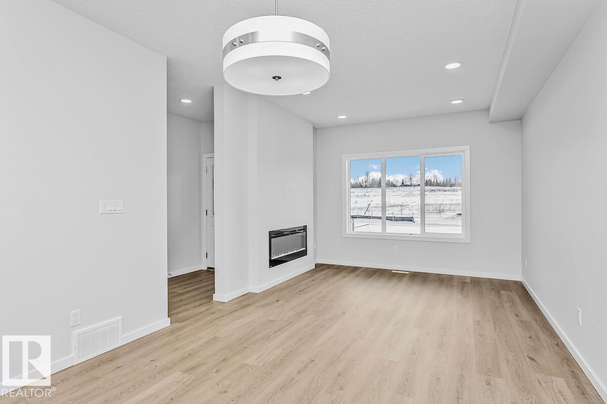 4291 KINGLET DR NW - Photo 5 of 16, Edmonton, Alberta