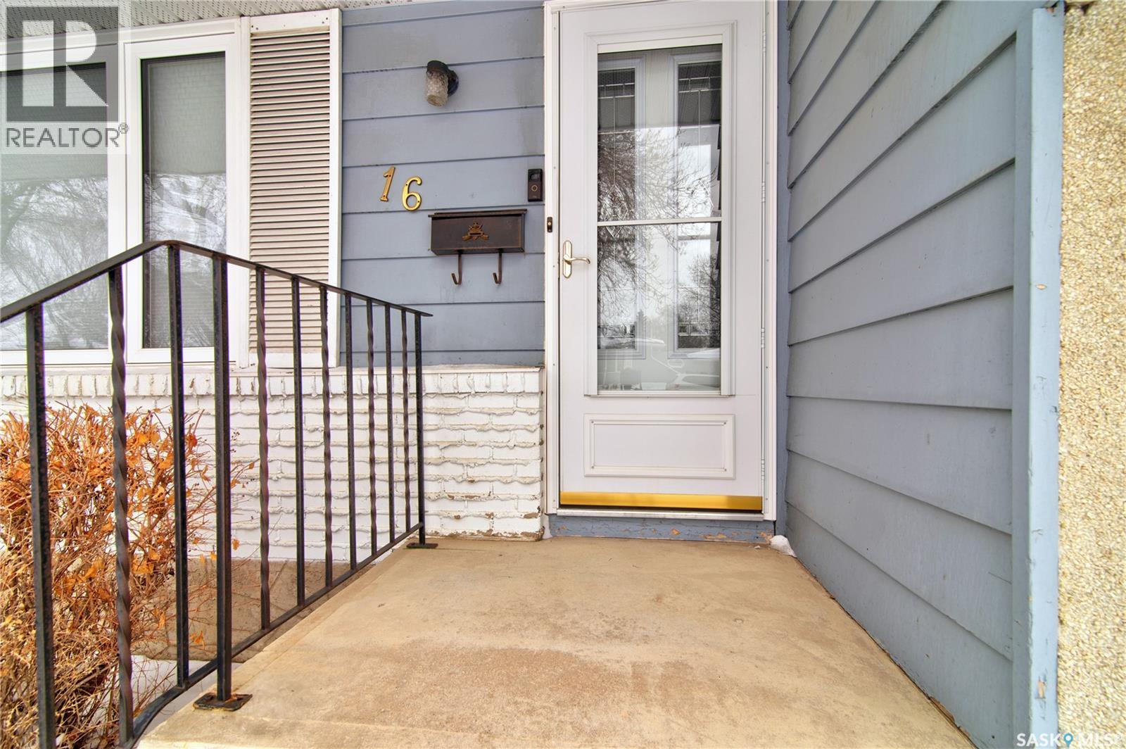 16 Bannister AVENUE - Photo 2 of 44, Regina, Saskatchewan