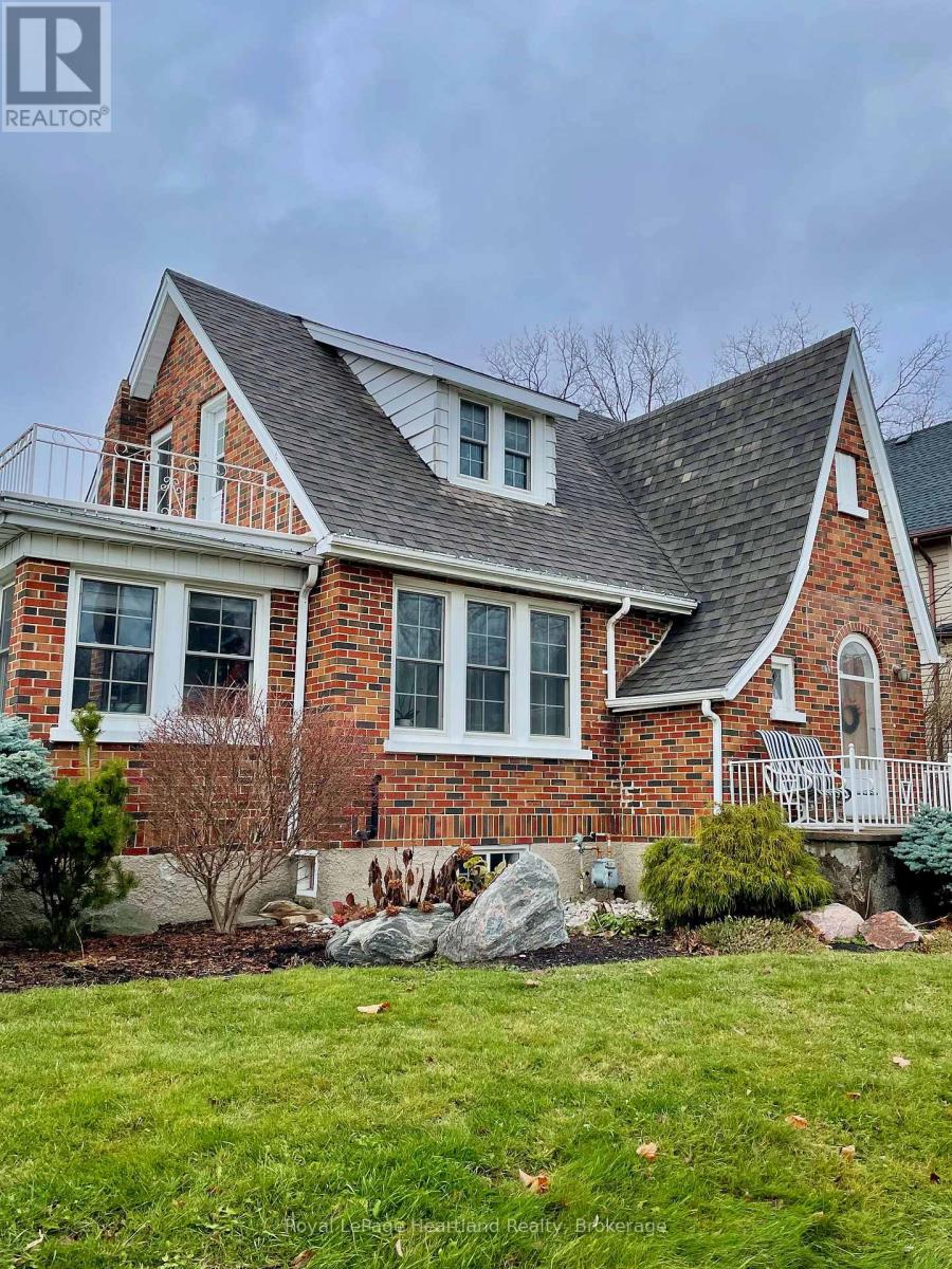 108 ALBERT STREET - Photo 3 of 40, Central Huron (Clinton), Ontario