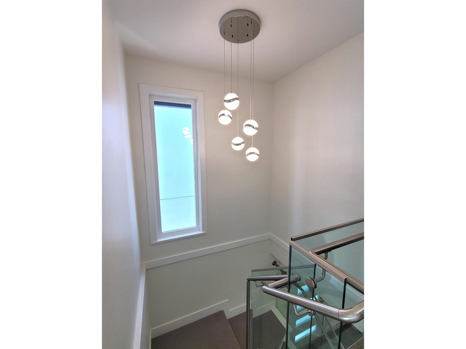 15373 VICTORIA AVENUE, White Rock