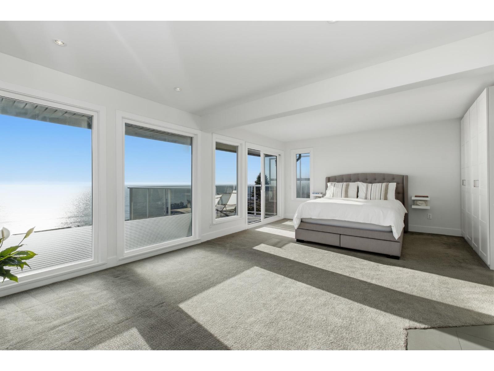 15373 VICTORIA AVENUE, White Rock