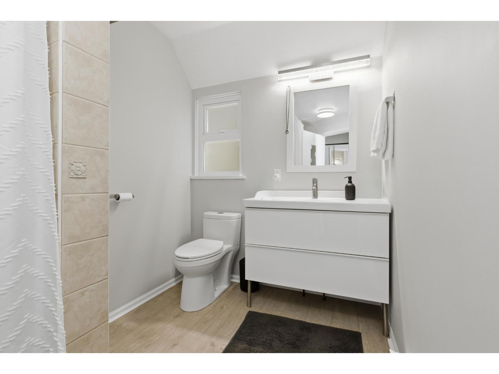 15373 VICTORIA AVENUE, White Rock