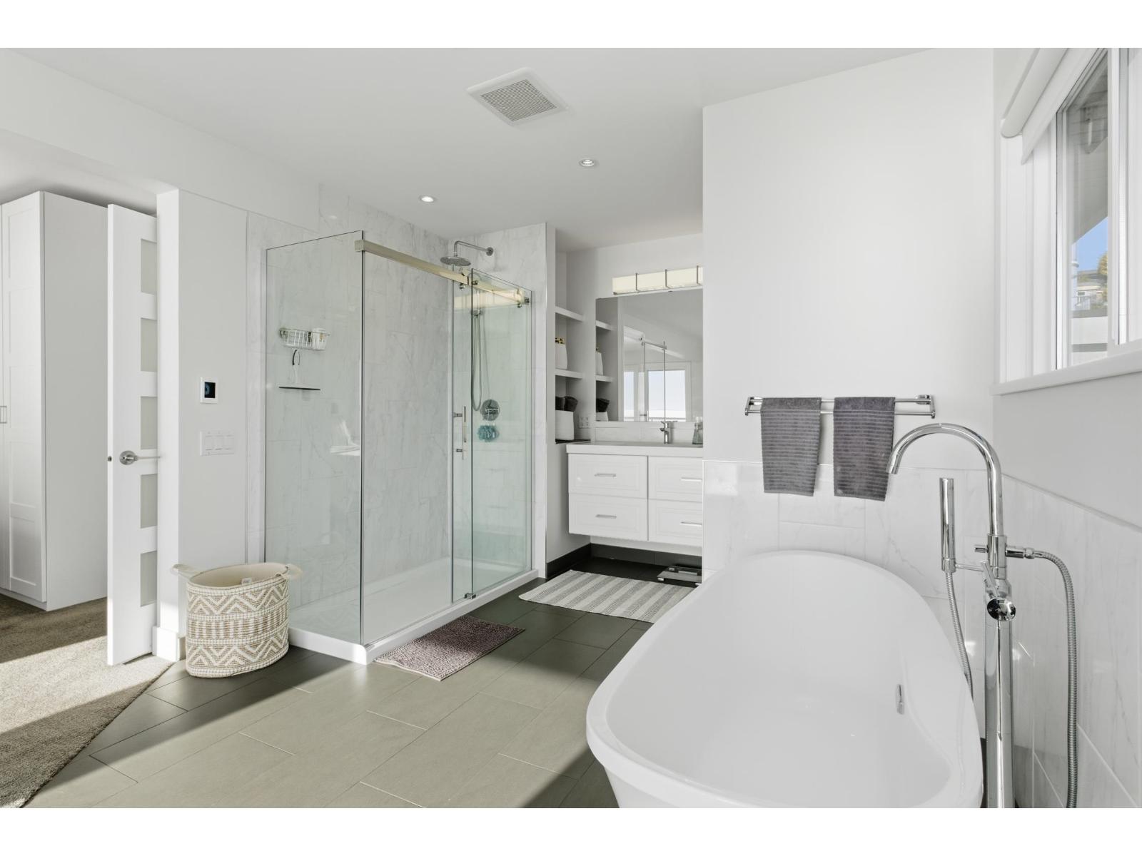 15373 VICTORIA AVENUE, White Rock