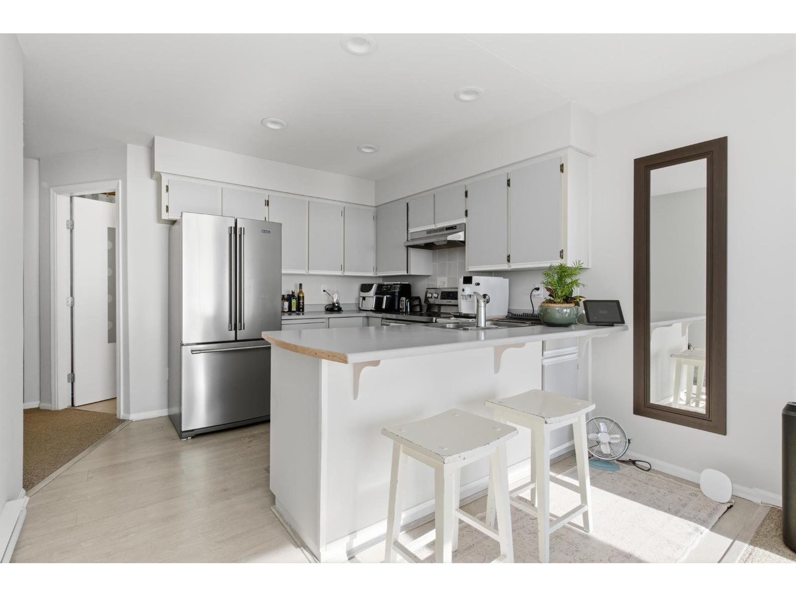 15373 VICTORIA AVENUE, White Rock