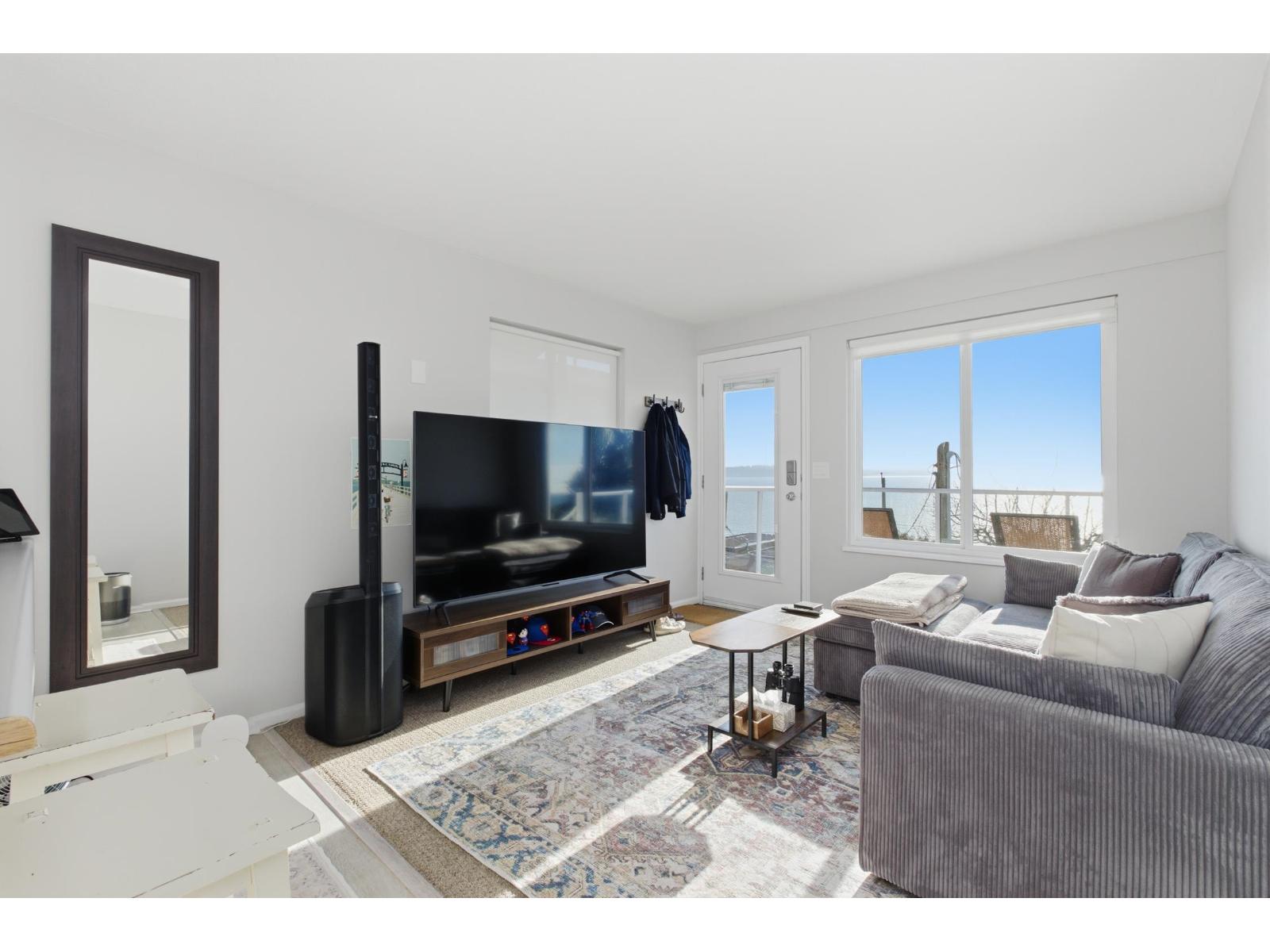 15373 VICTORIA AVENUE, White Rock