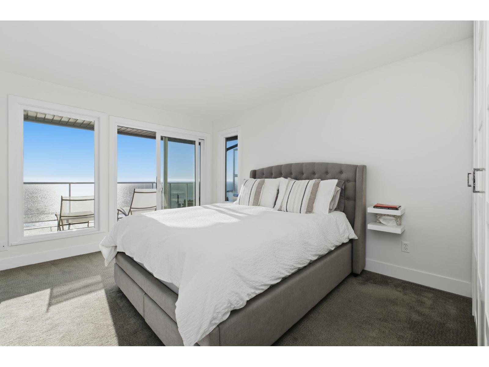 15373 VICTORIA AVENUE, White Rock