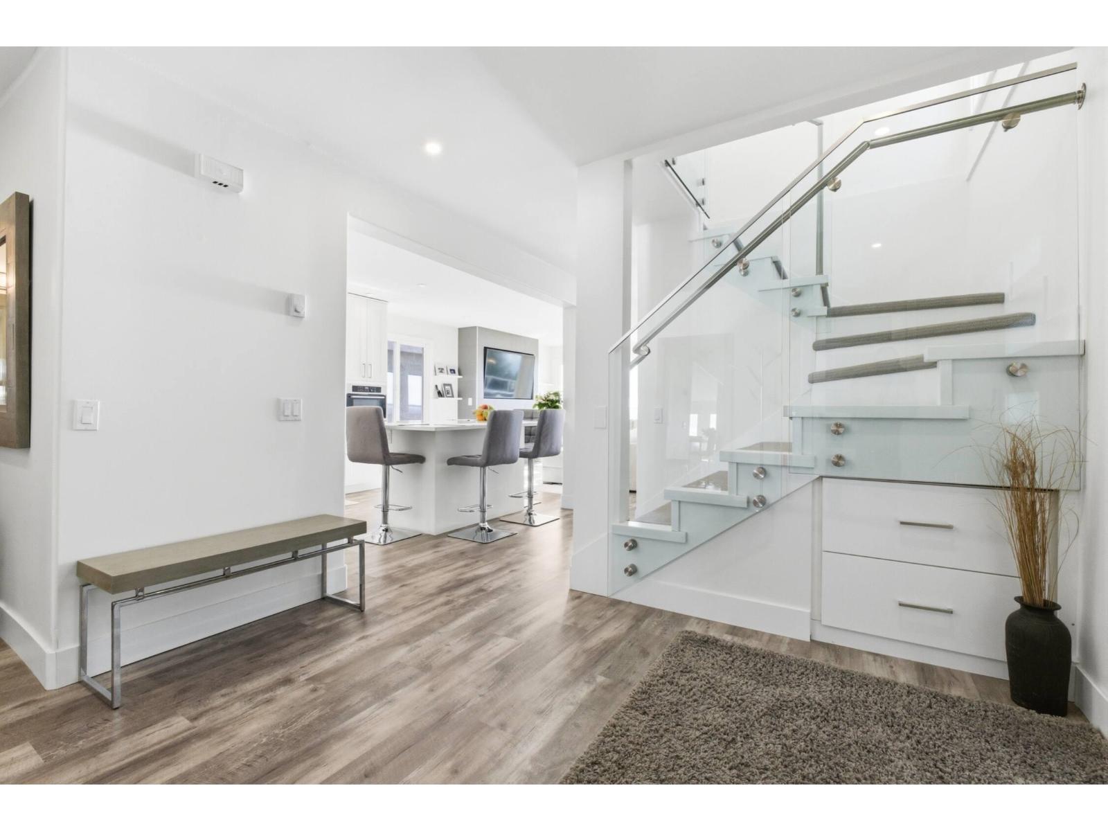 15373 VICTORIA AVENUE, White Rock