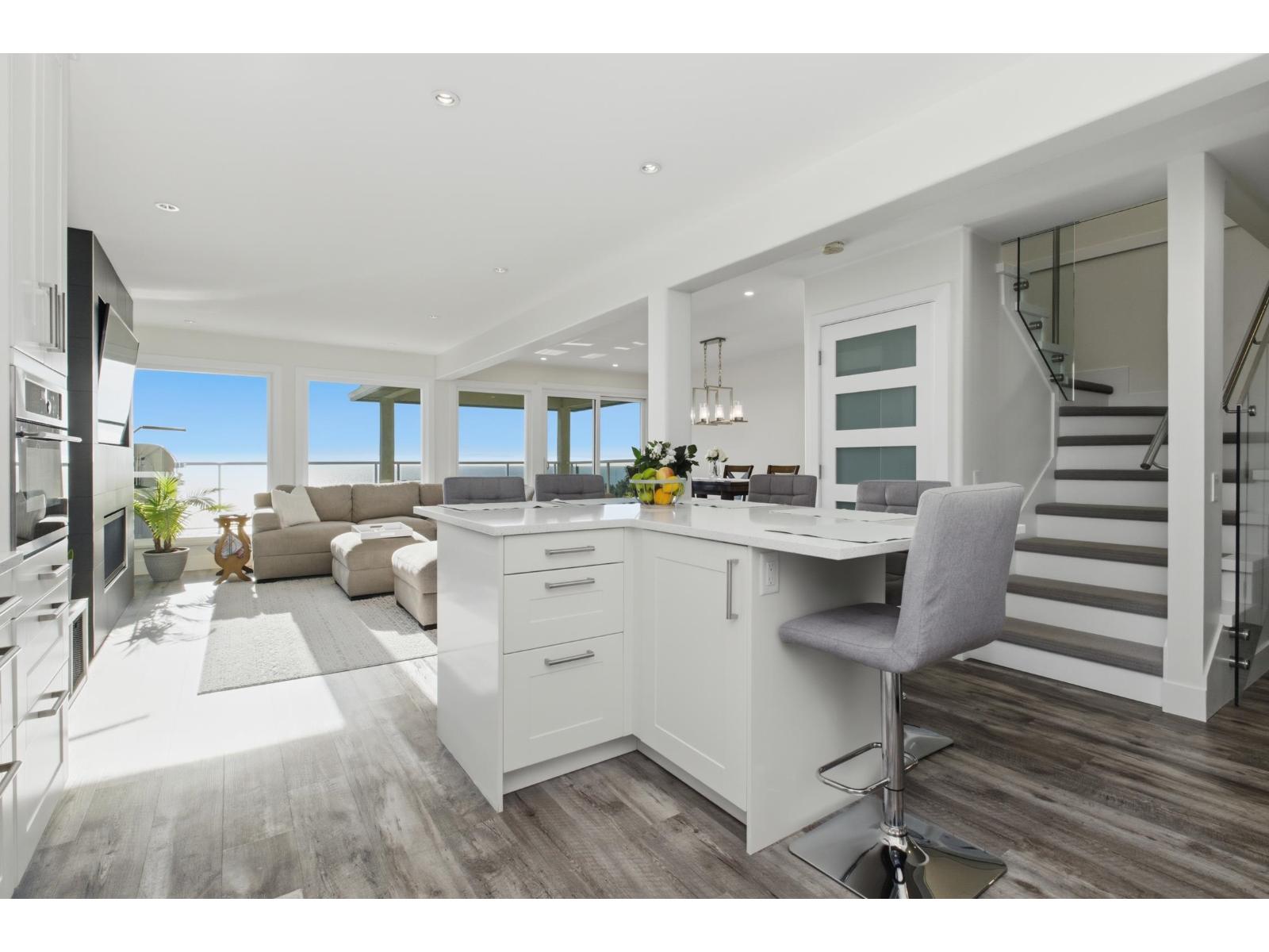 15373 VICTORIA AVENUE, White Rock