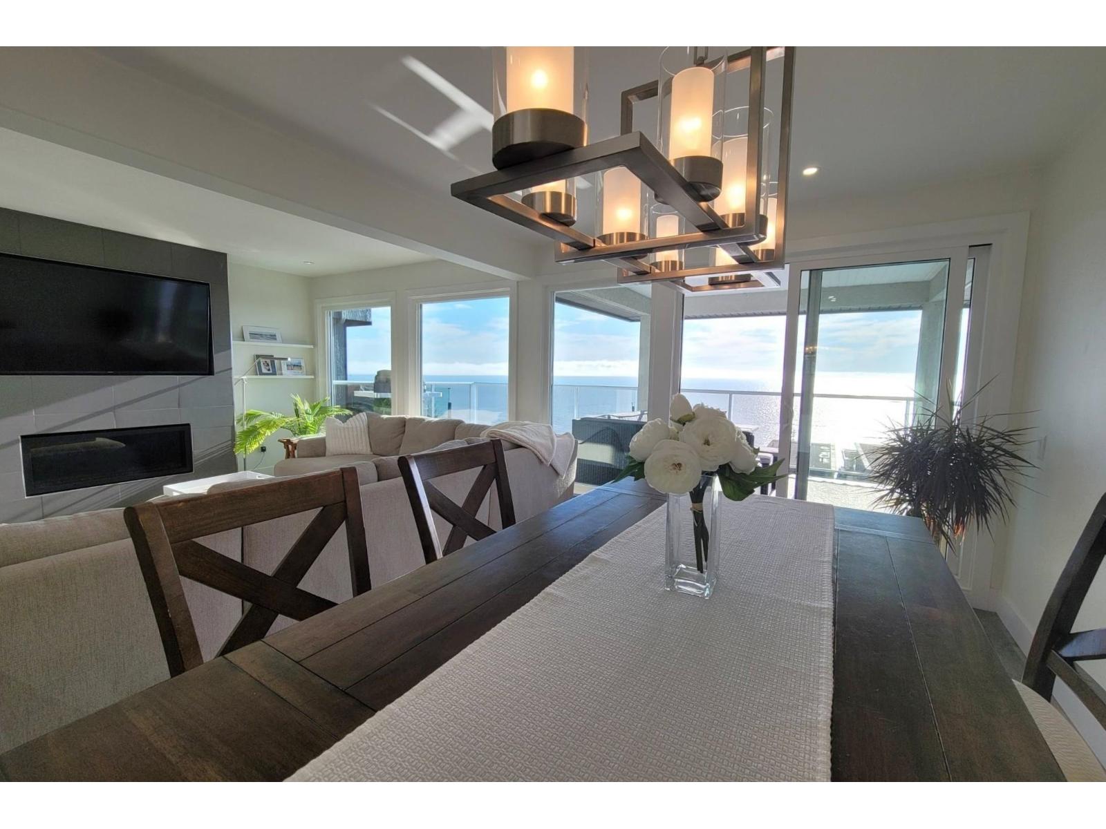 15373 VICTORIA AVENUE, White Rock