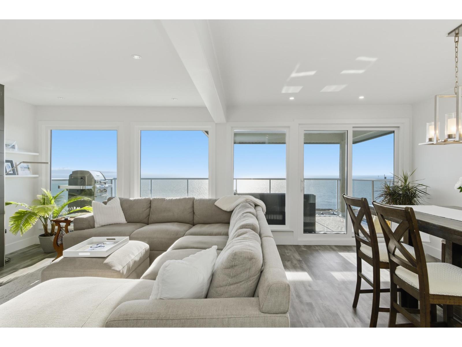 15373 VICTORIA AVENUE, White Rock