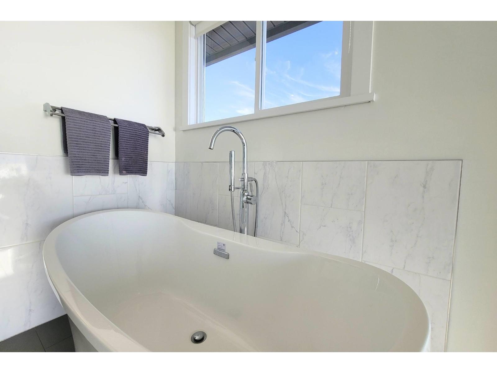 15373 VICTORIA AVENUE, White Rock