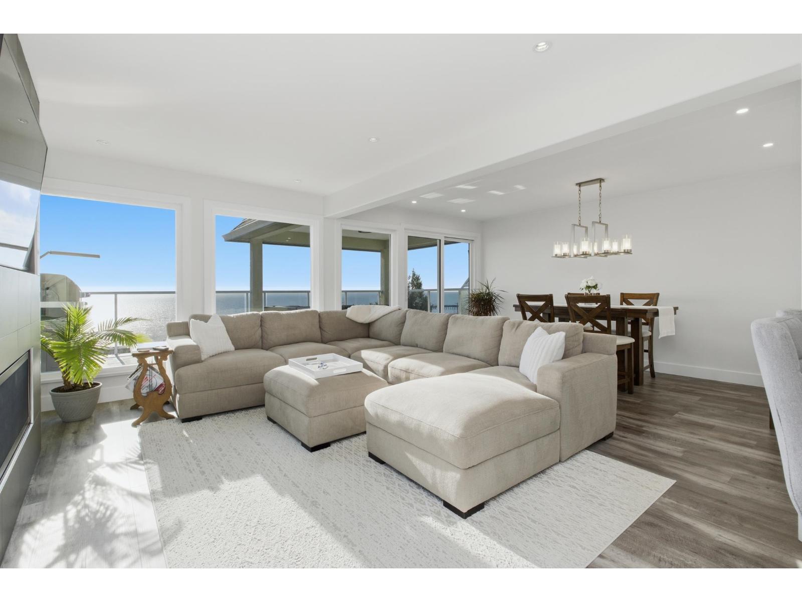 15373 VICTORIA AVENUE, White Rock