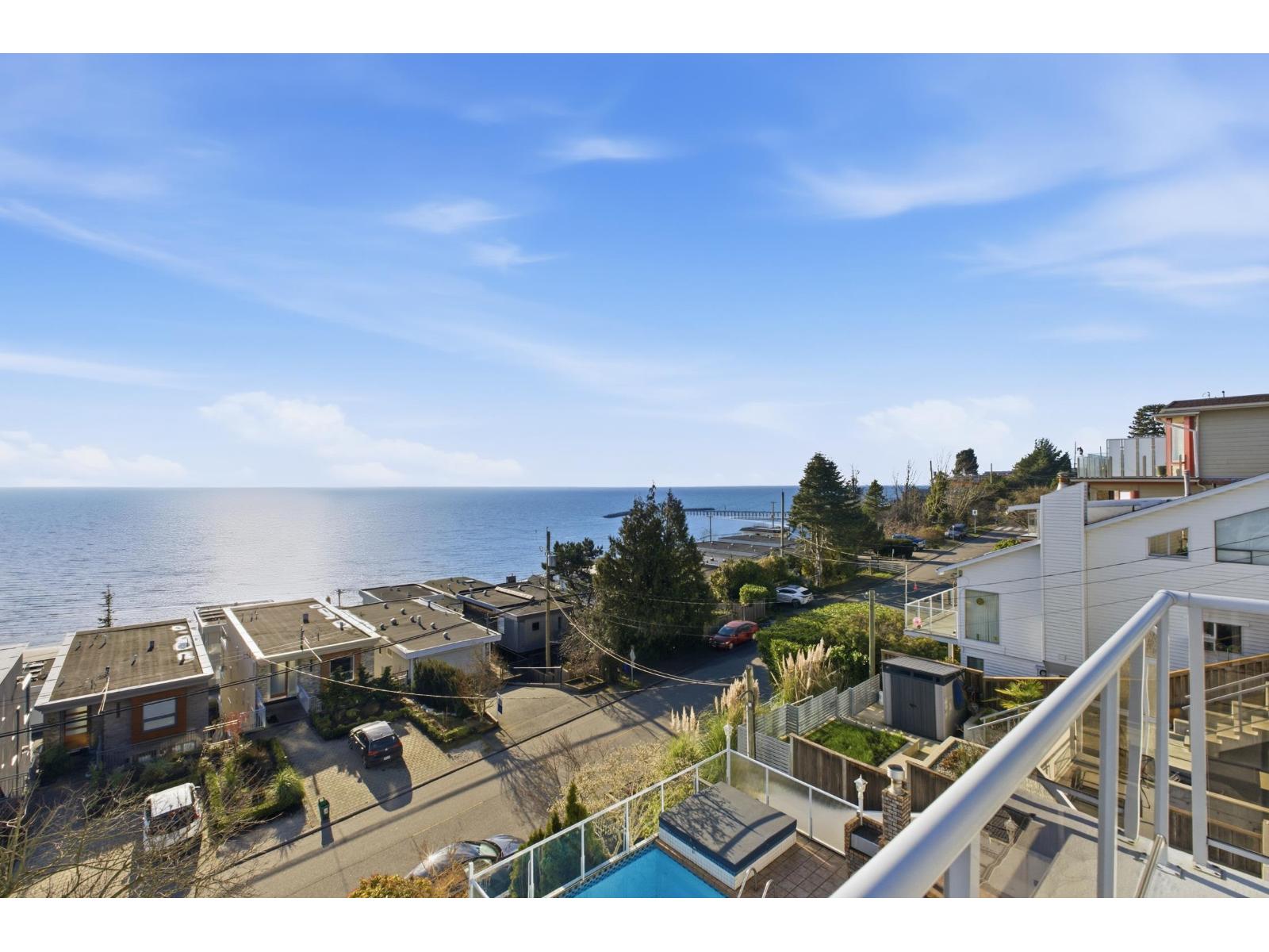 15373 VICTORIA AVENUE, White Rock