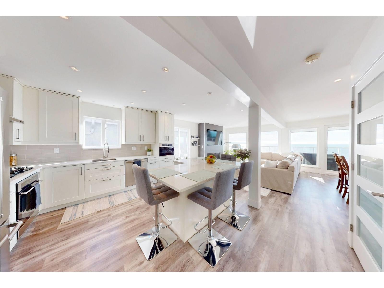 15373 VICTORIA AVENUE, White Rock