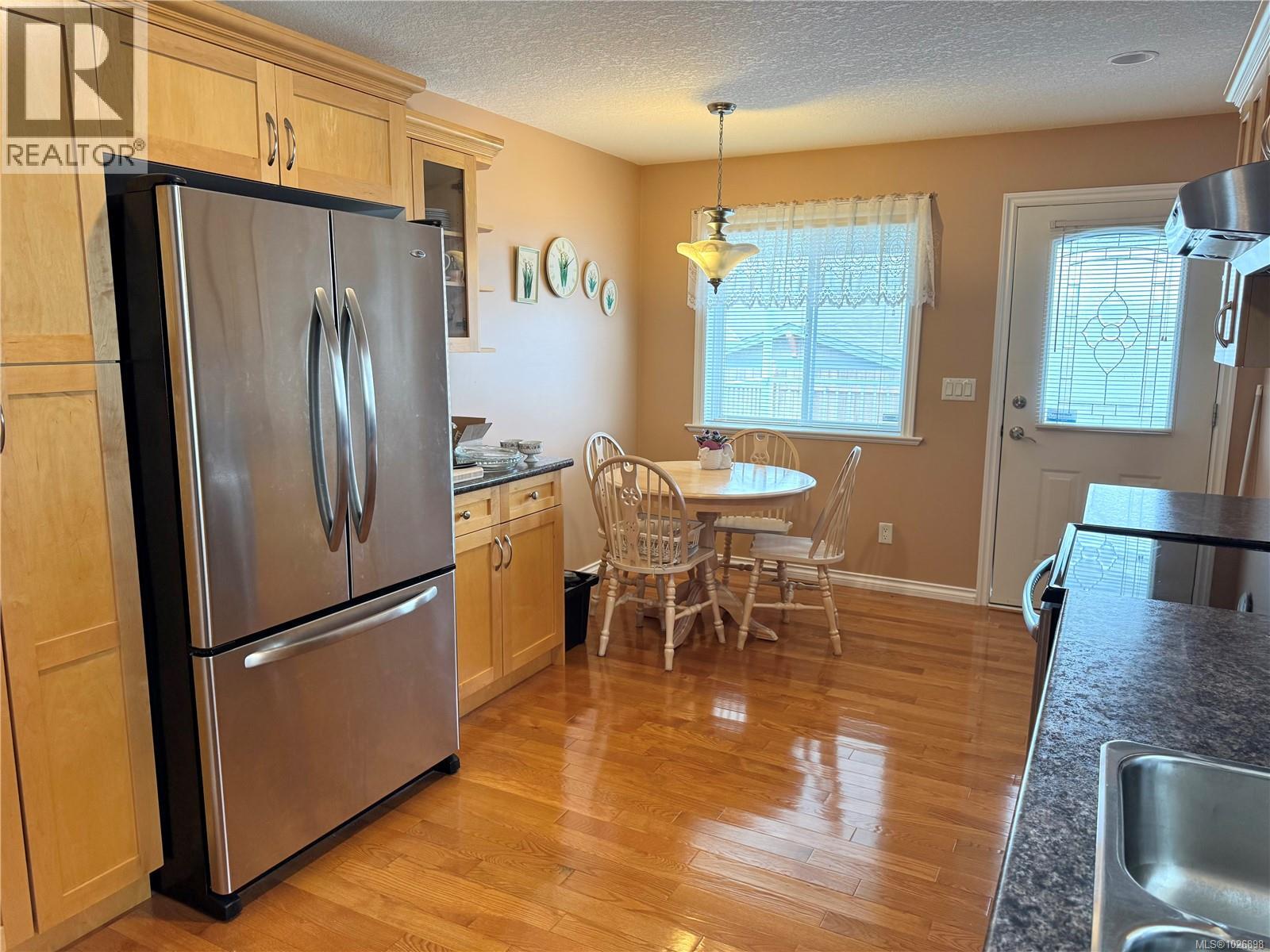 3734 12th Ave - Photo 4 of 28, Port Alberni, British Columbia