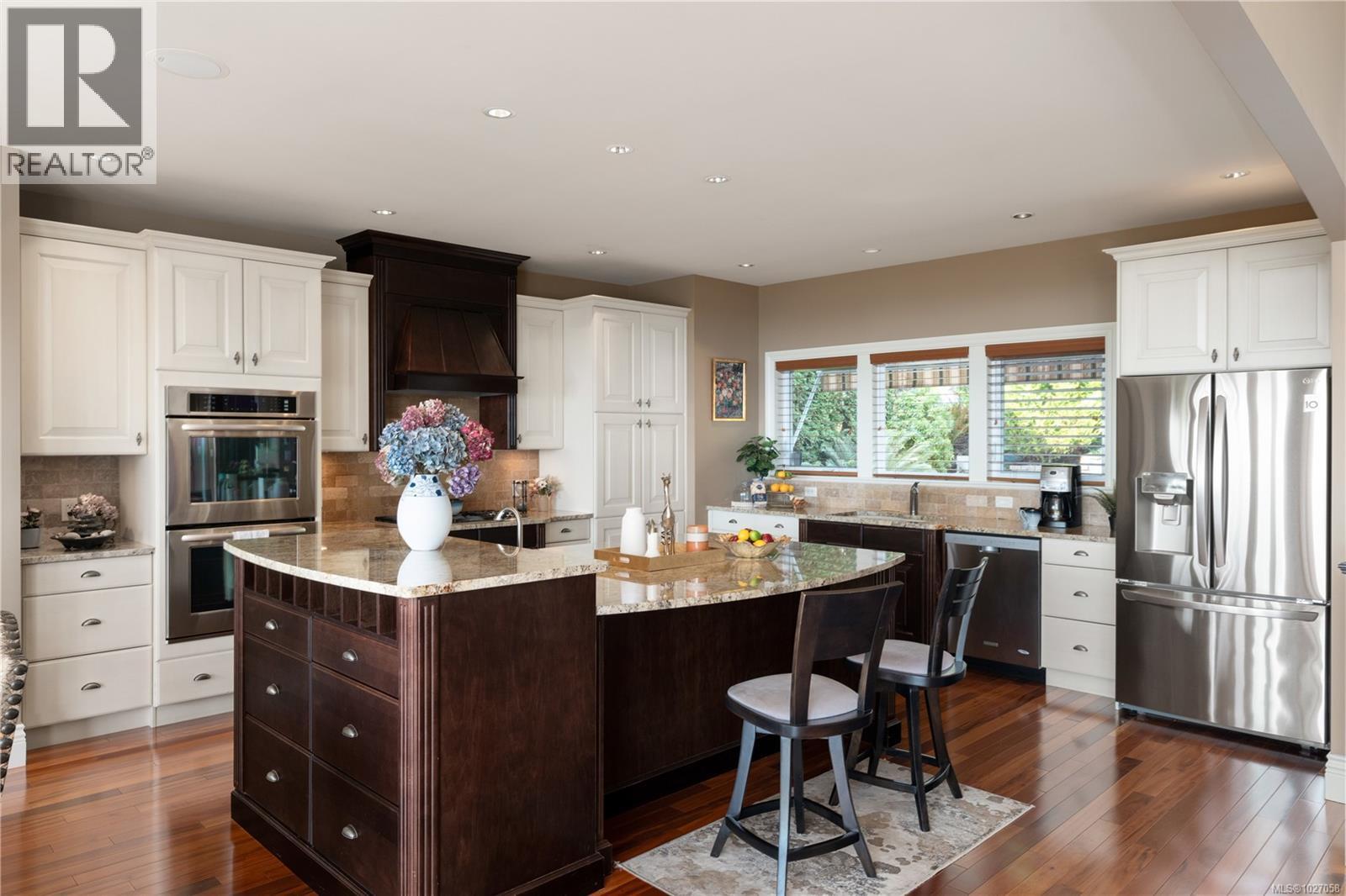  970 Seapearl Place, Saanich