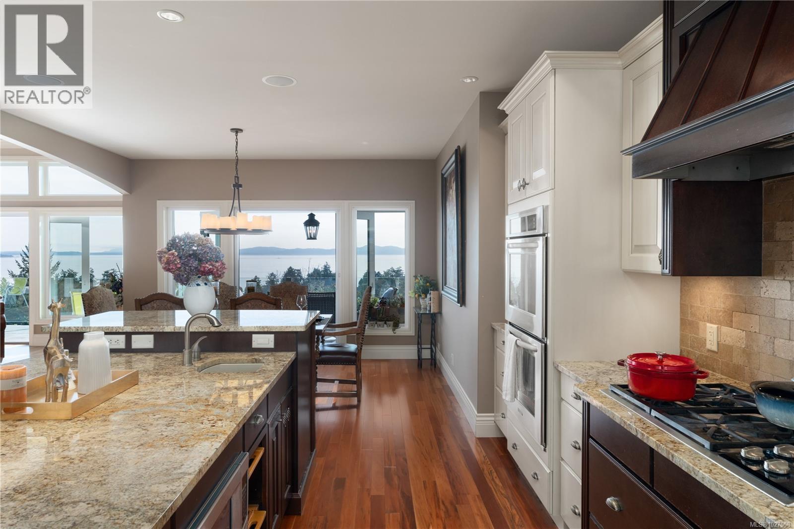  970 Seapearl Place, Saanich