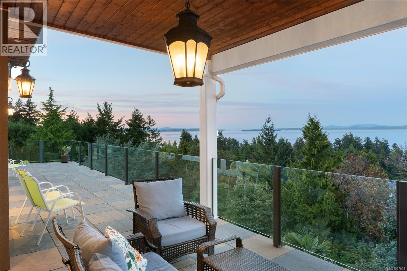  970 Seapearl Place, Saanich