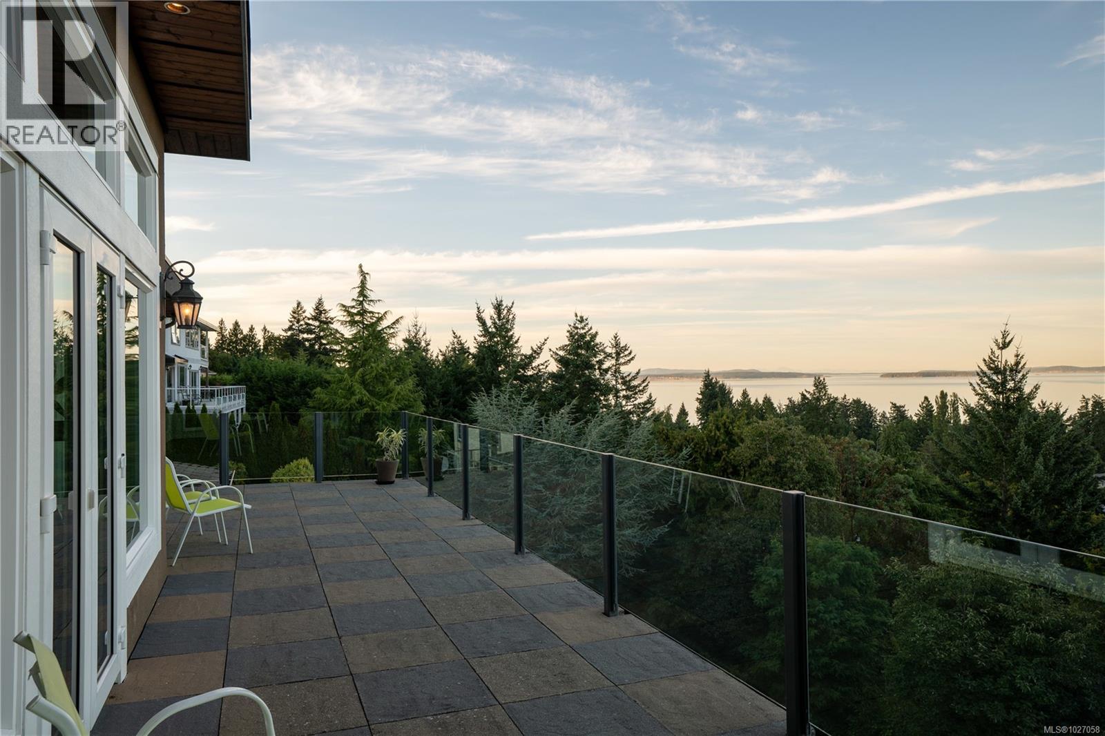  970 Seapearl Place, Saanich