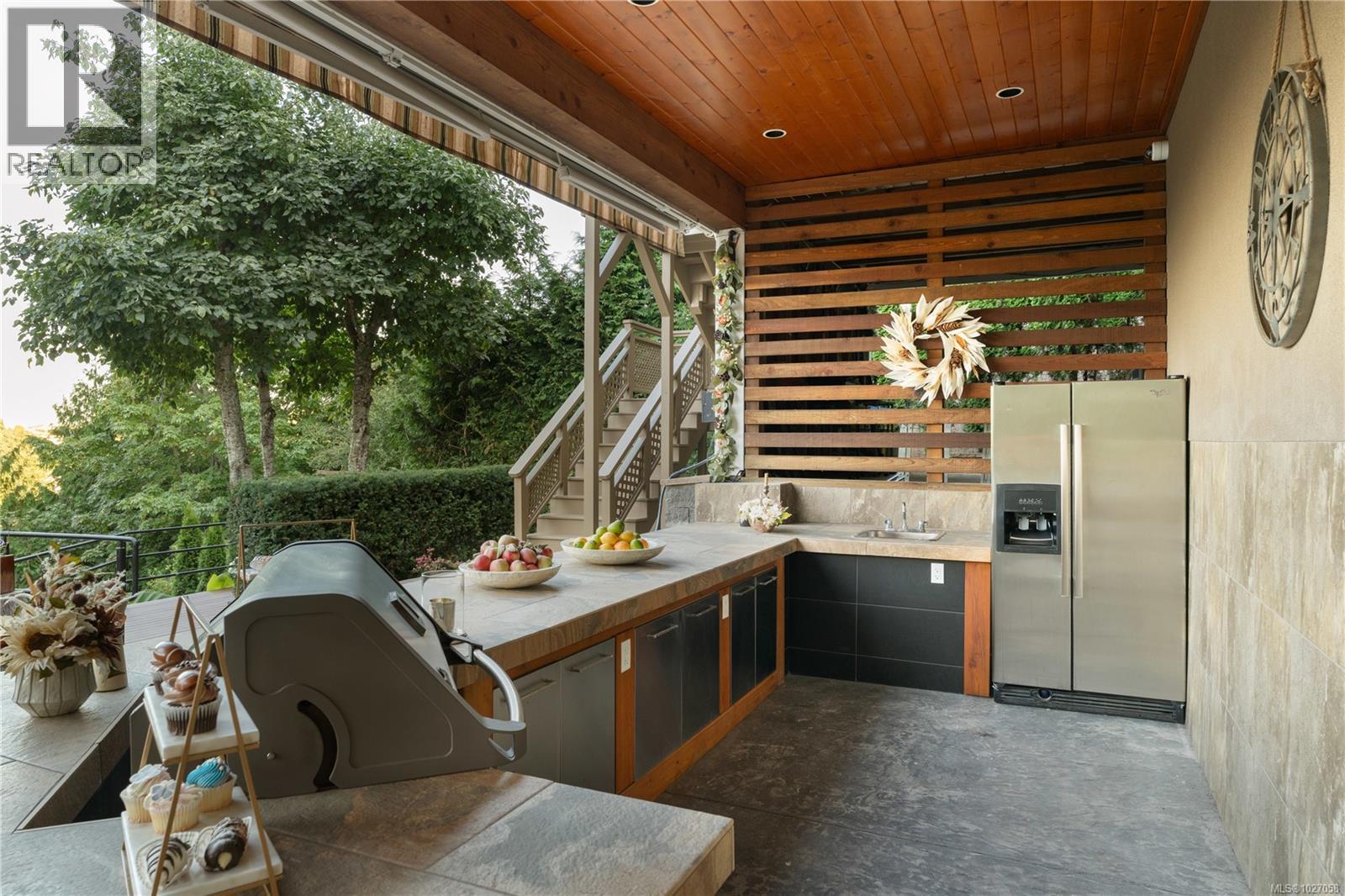  970 Seapearl Place, Saanich