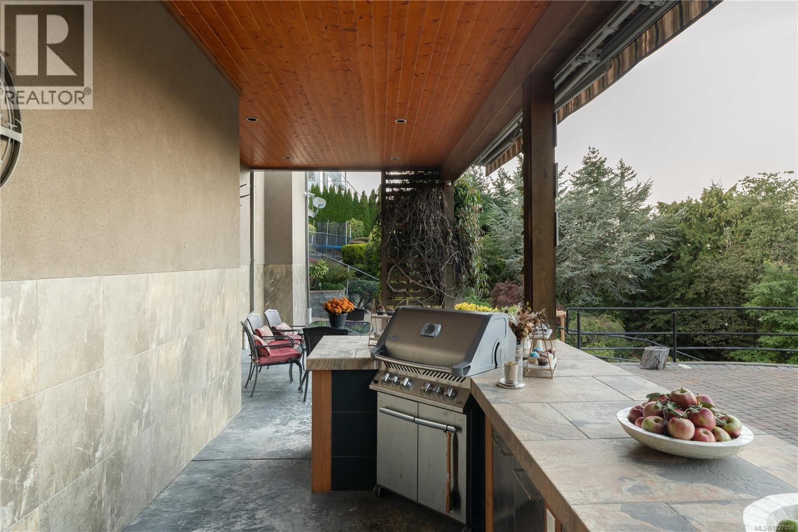  970 Seapearl Place, Saanich