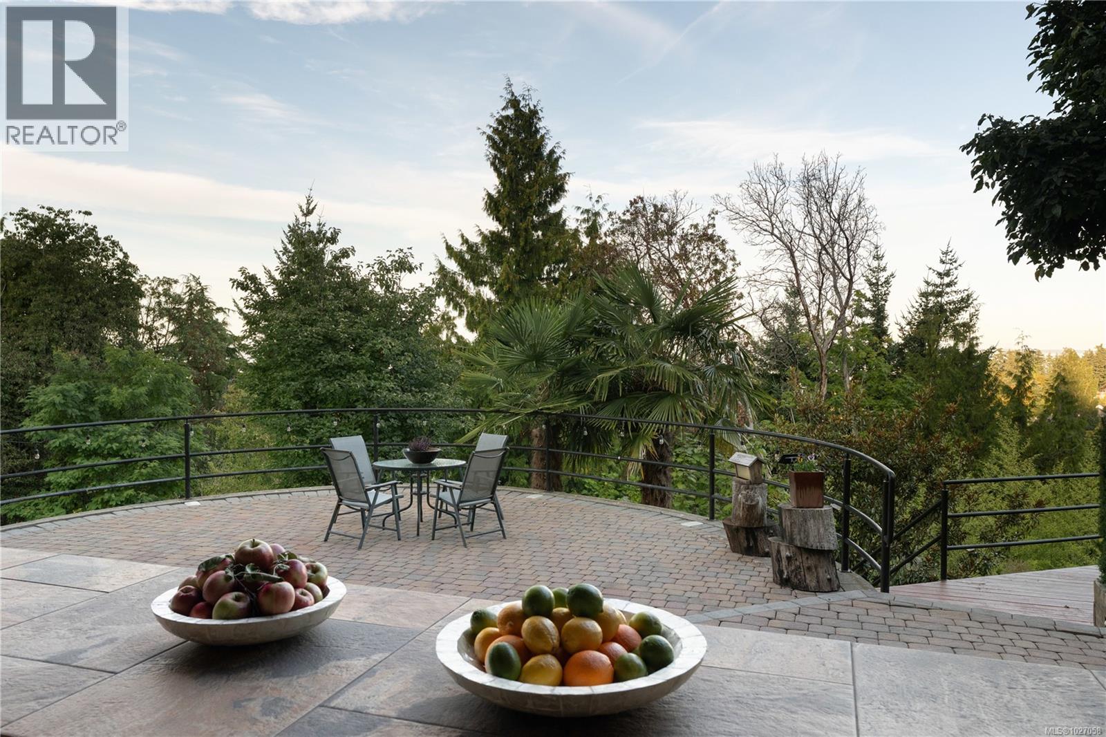  970 Seapearl Place, Saanich