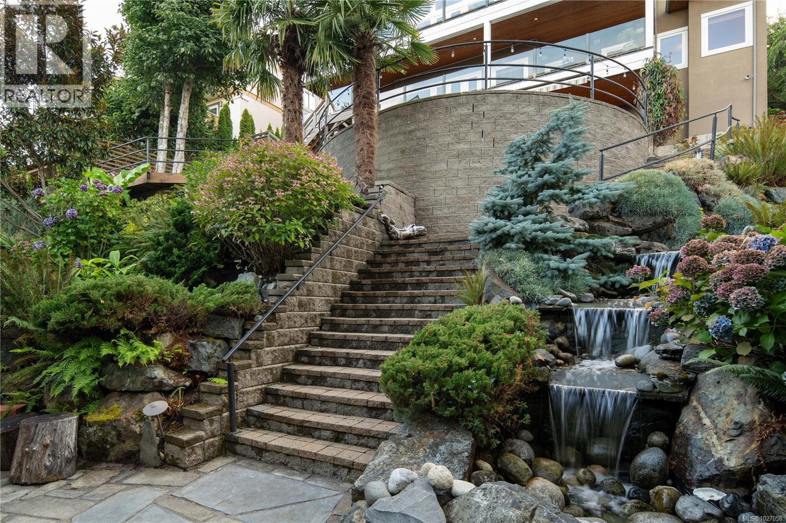  970 Seapearl Place, Saanich