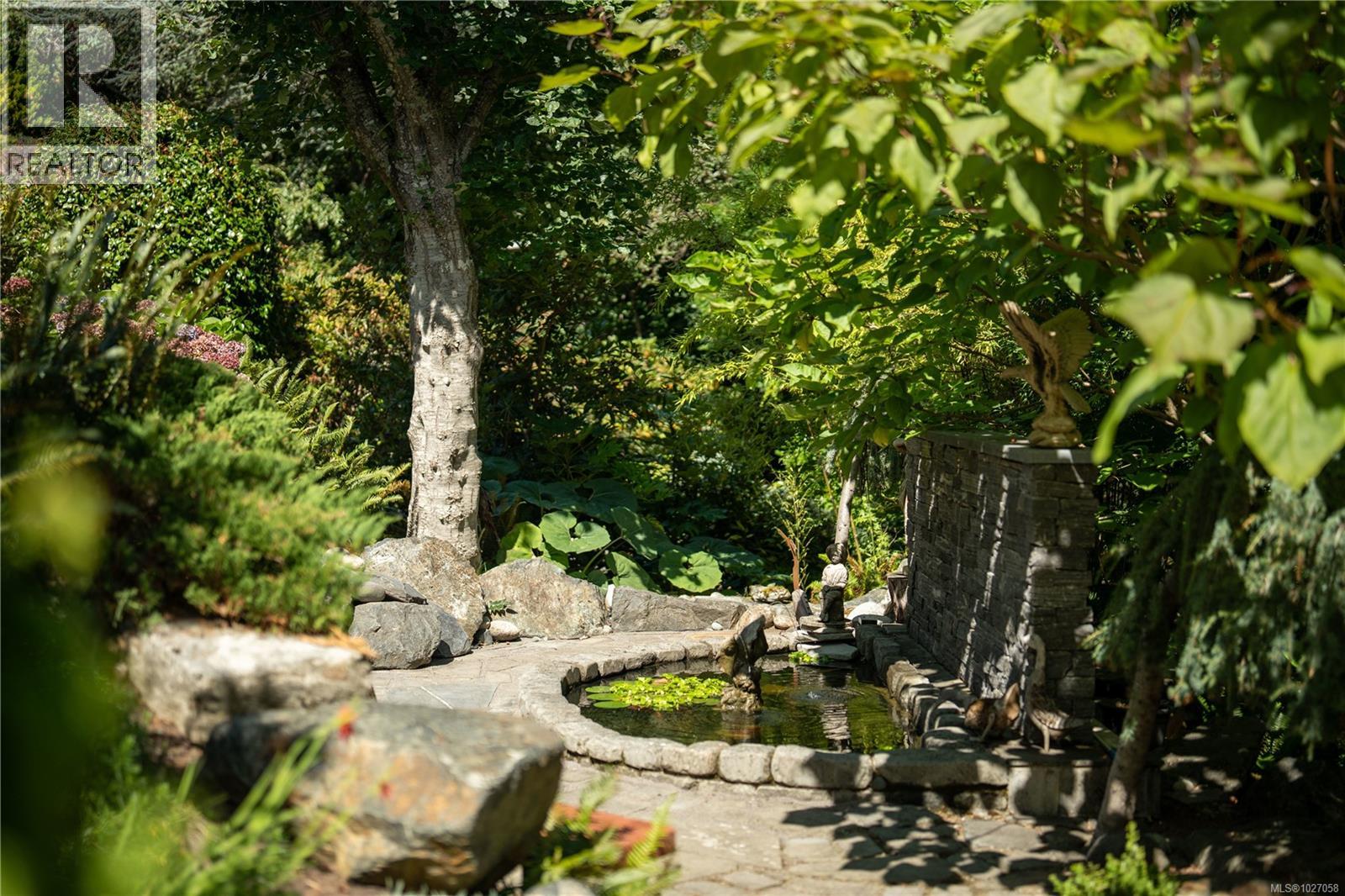  970 Seapearl Place, Saanich