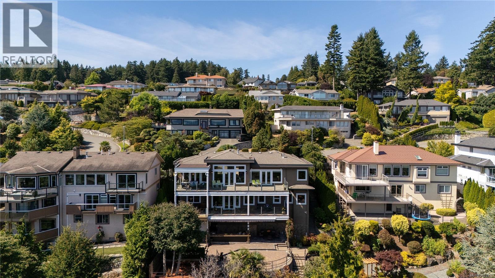  970 Seapearl Place, Saanich