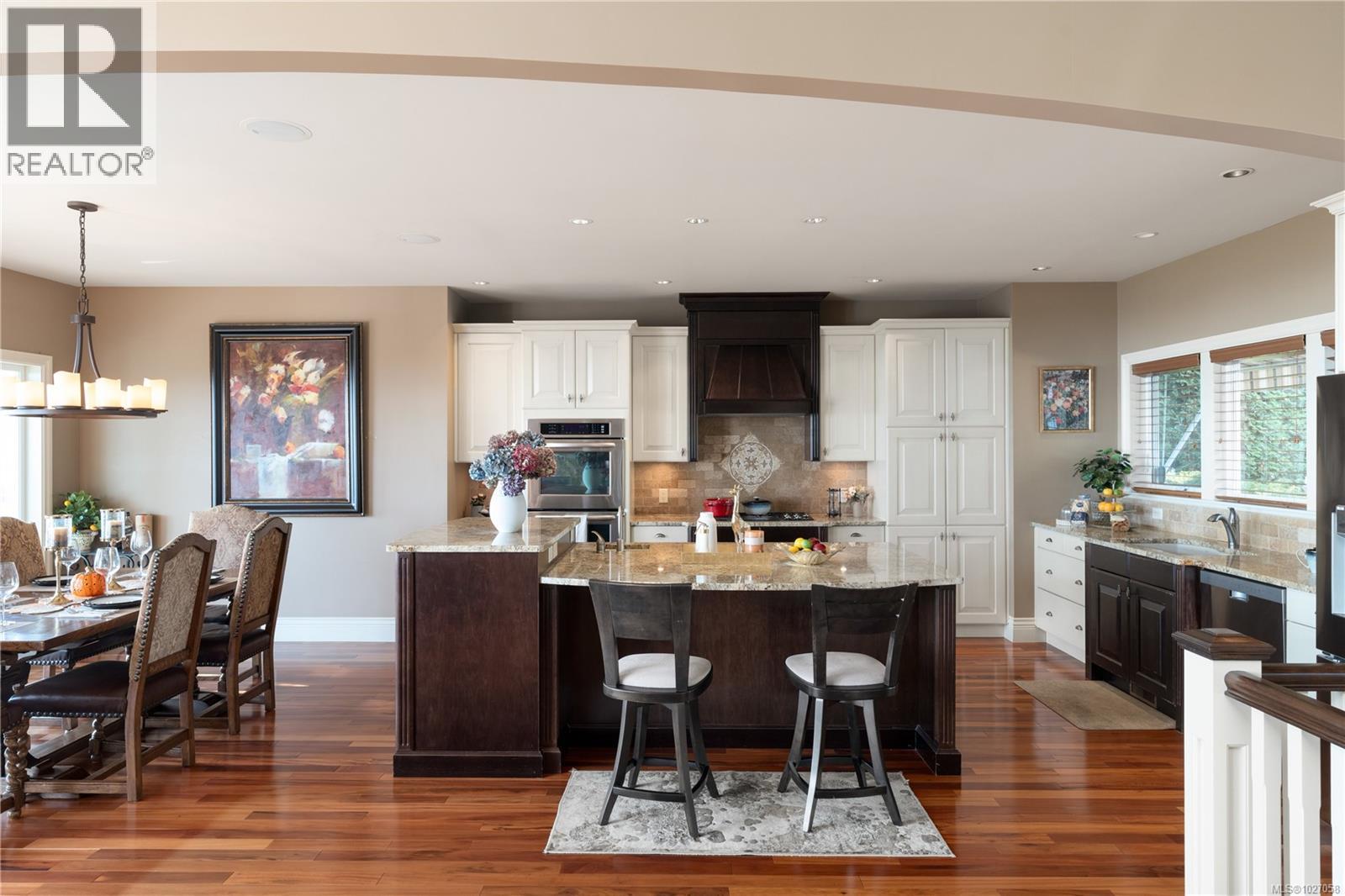  970 Seapearl Place, Saanich